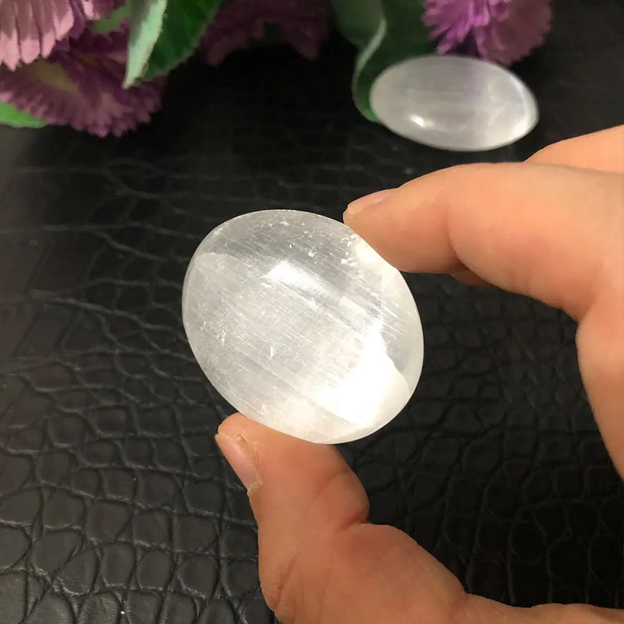 Selenite Natural Stones Palm Quartz Crystals Palm Stone Crystal Reiki Mineral Room Decor Home Decoration